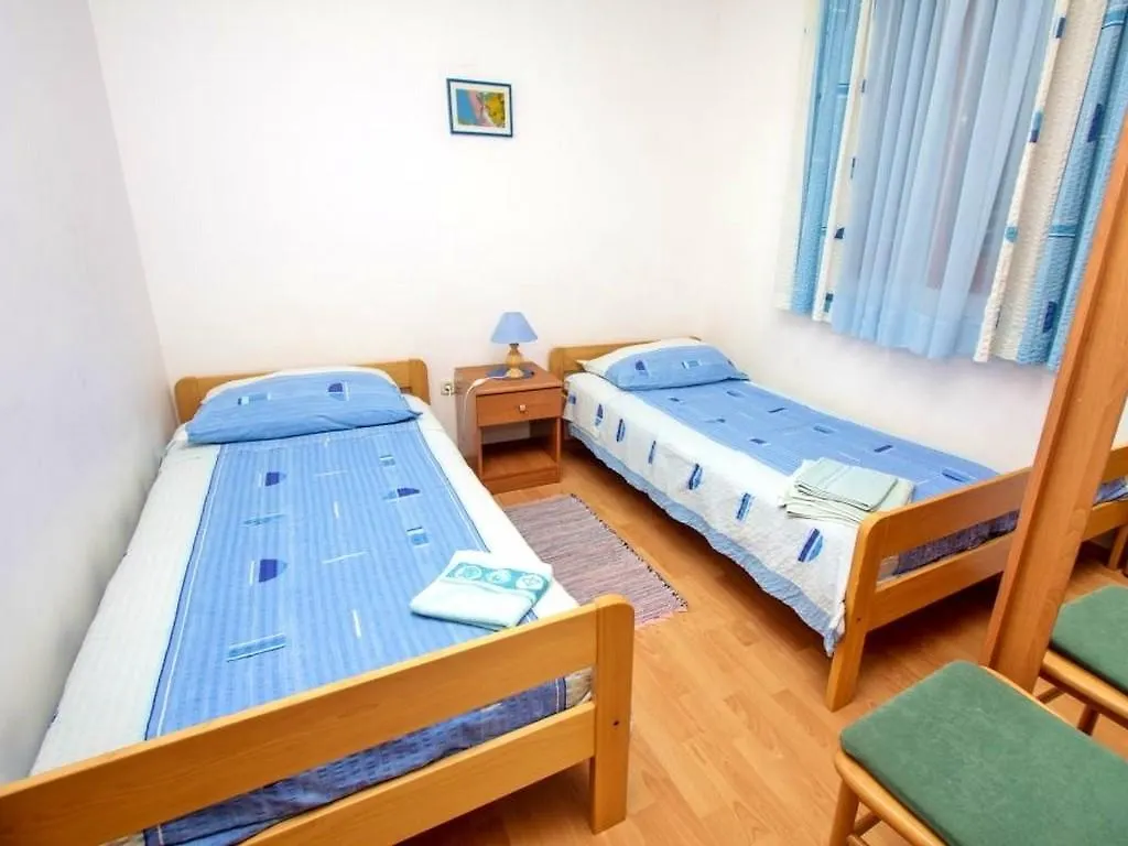 Apartments Irena 佩特坎内 酒店