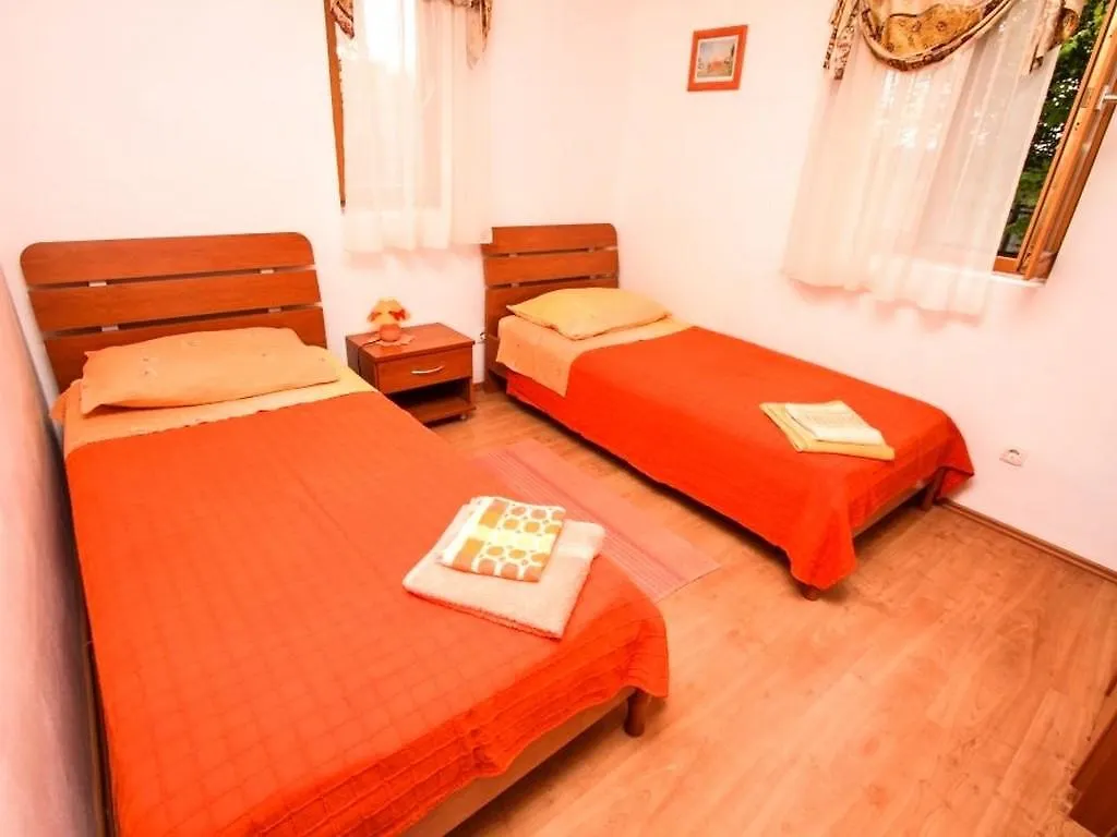 Apartments Irena 佩特坎内