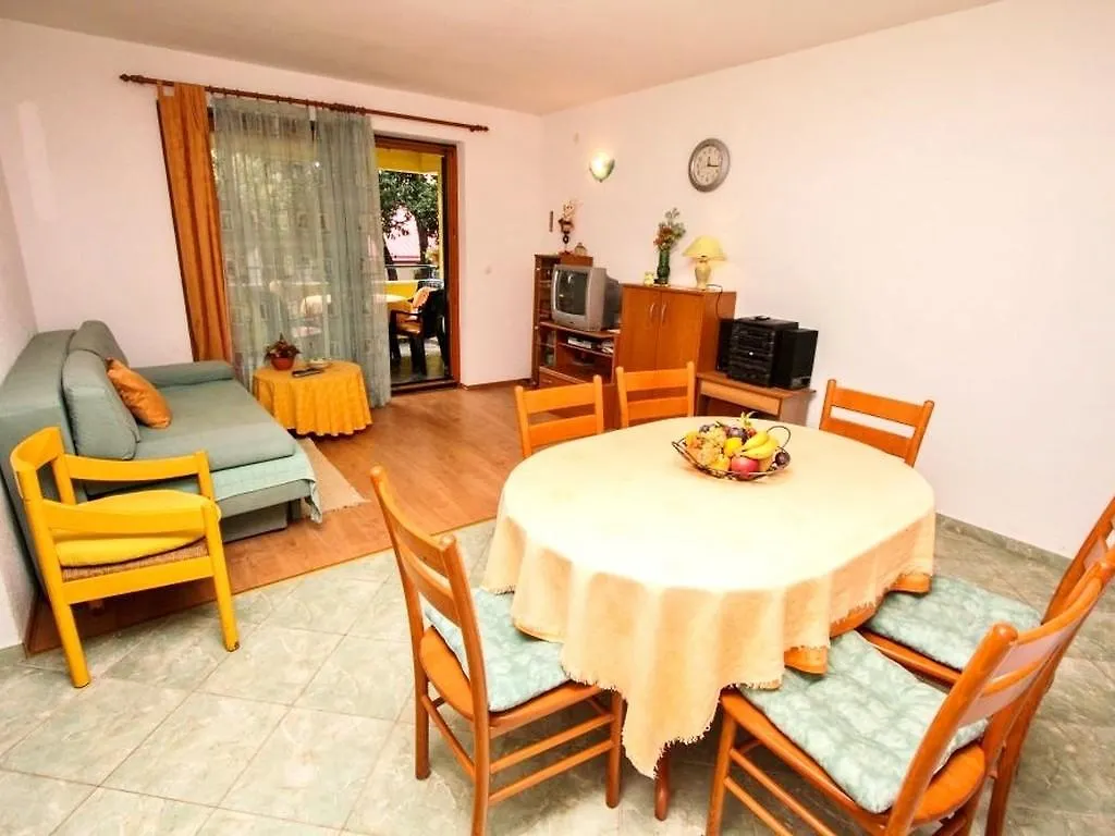 Apartments Irena 佩特坎内 3*,